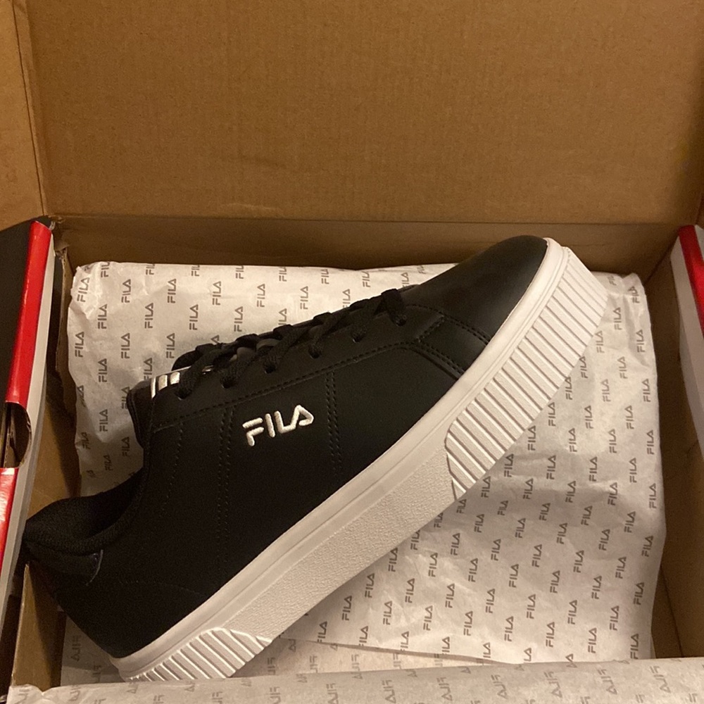 NWT FILA Size 11 Black Panache Snakeskin Leather Sneakers